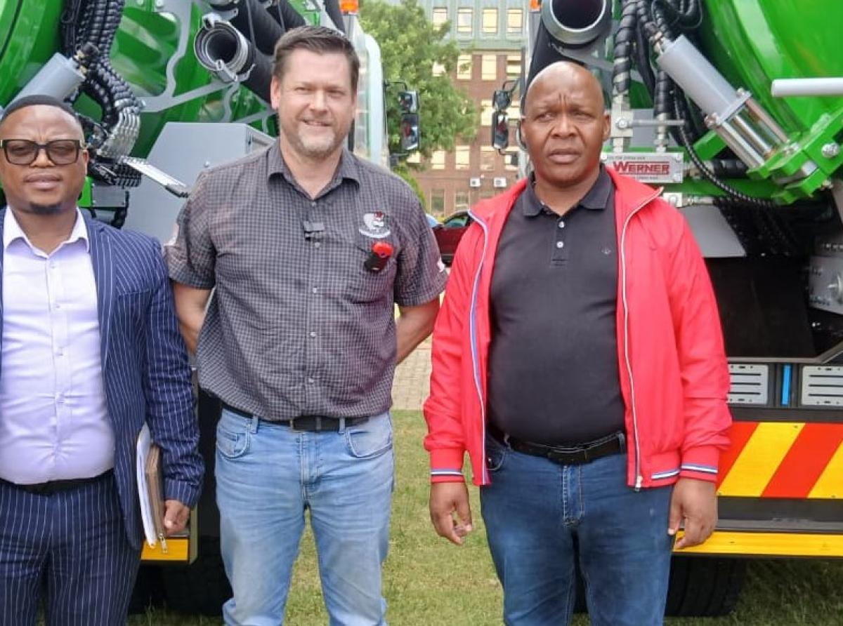 Acting MM, Thabo Panyani, sales executive for Werner Pumps, George Jolly and Executive Mayor, Thanduxolo Khalipa. PHOTO: ABIGAIL VISAGIE 